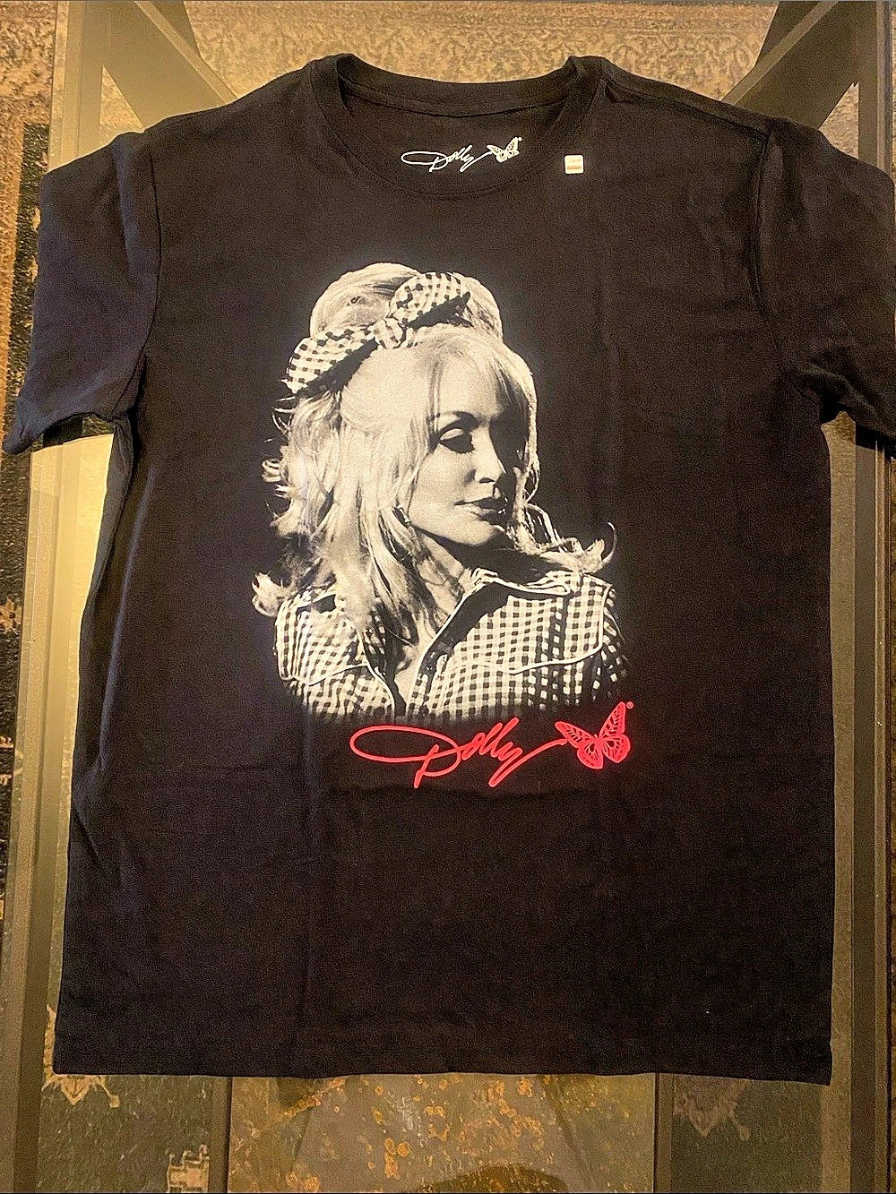 New Dolly Parton Crew Tee Graphic Tee in Black